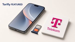Realistisches Smartphone mit Telekom-Logo auf elfenbeinfarbenem Editorial-Hintergrund